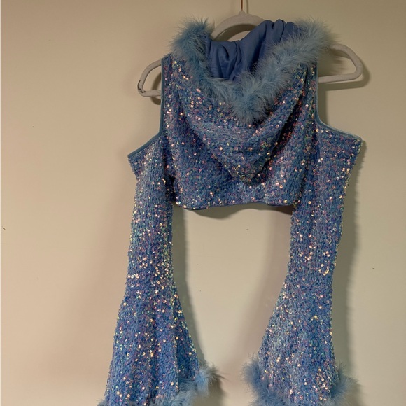 RAVE WONDERLAND Baby Blue Sequin Cutout Long Sleeve Hooded Crop Top - Picture 2 of 4